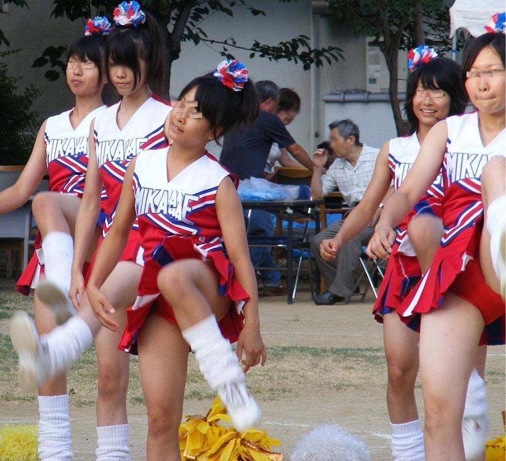 Japanese cheerleader bus