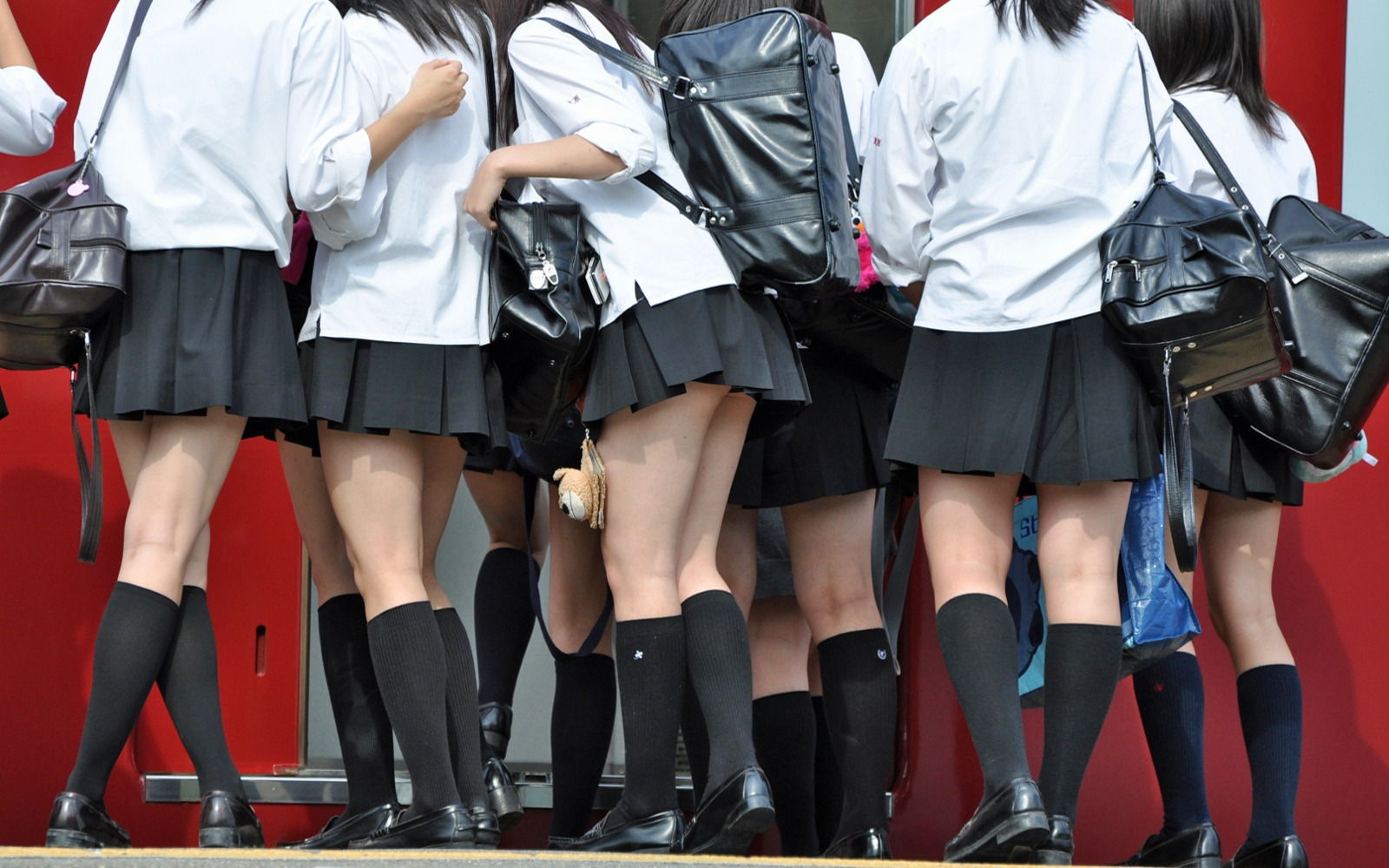 Девочки в школе под юбках